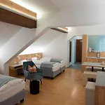 Santner, Hotel