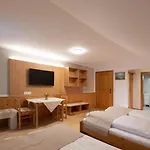 Santner, Hotel