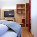 Santner, Hotel