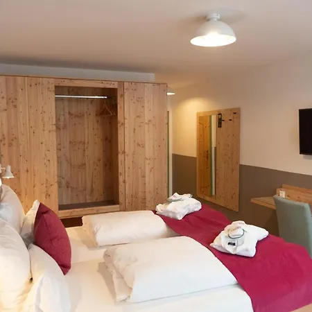 Santner, Hotel