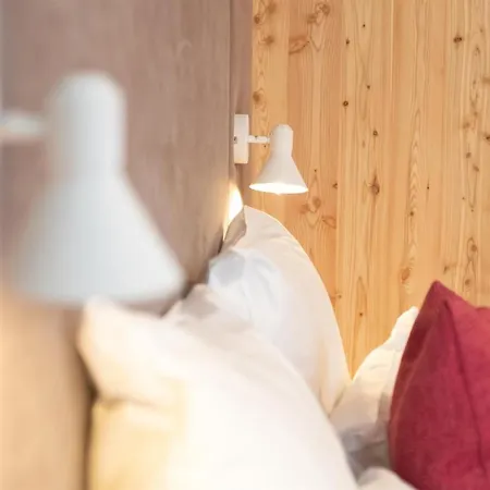 Santner, Otel