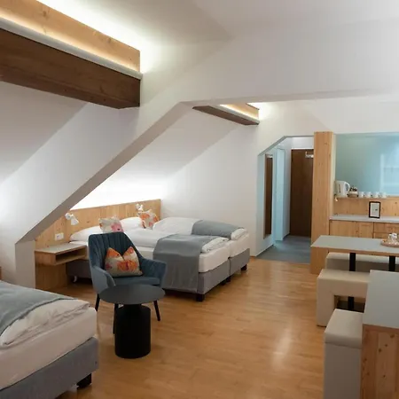 Santner, Hotel
