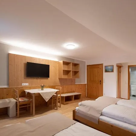 Santner, Otel
