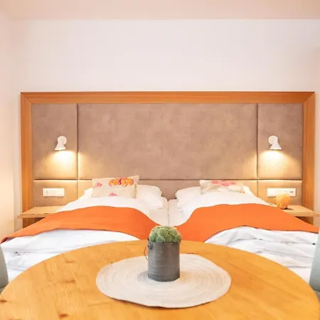 Santner, Otel