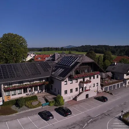 Santner, Otel