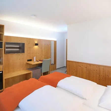 Santner, Hotel