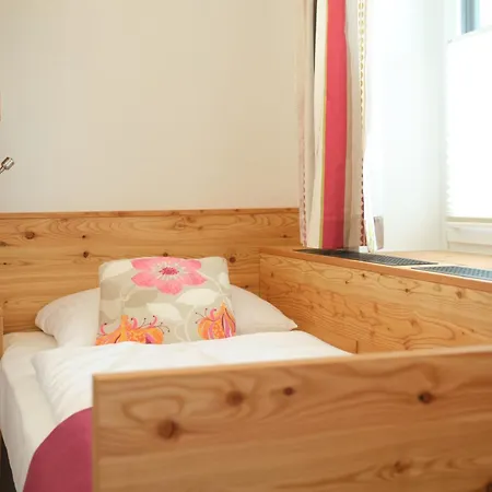 Santner, Hotel