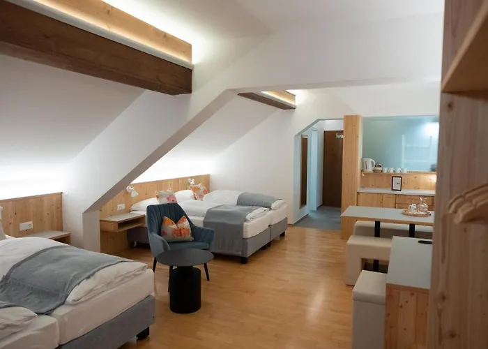 Santner, Otel